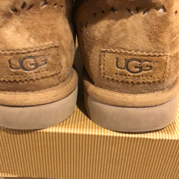 UGG classic short flora perf chestnut - Picture 3 of 8